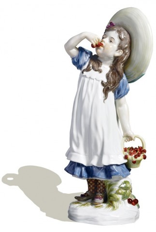 статуэтка Девочка с вишнями 17 cm x 7 cm x 6 cm