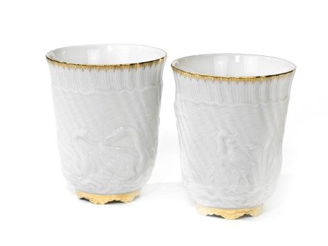 Vasos Porcelana Cisne, relieve blanco con decoracion de oro, juego 2 unid.